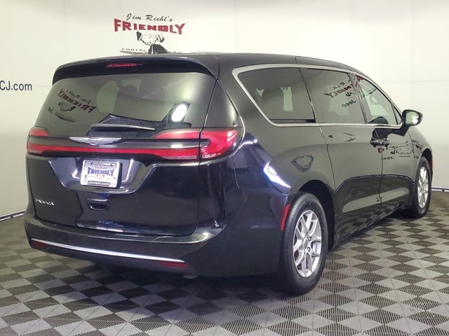 2024 Chrysler Pacifica Touring L - Photo 3