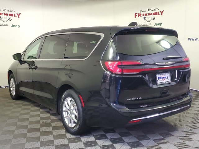 2024 Chrysler Pacifica Touring L - Photo 4