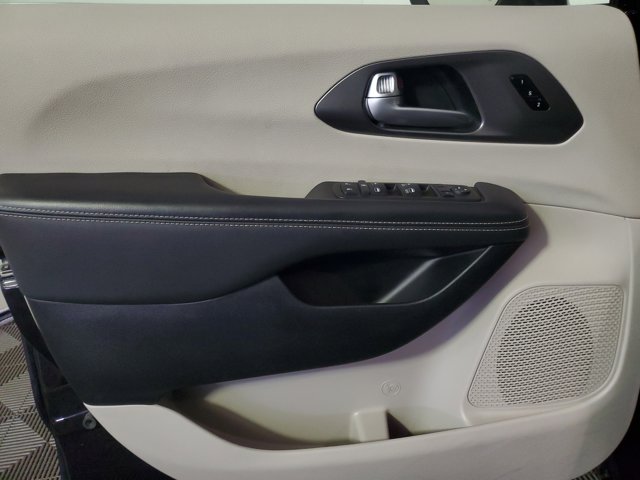 2024 Chrysler Pacifica Touring L - Photo 10