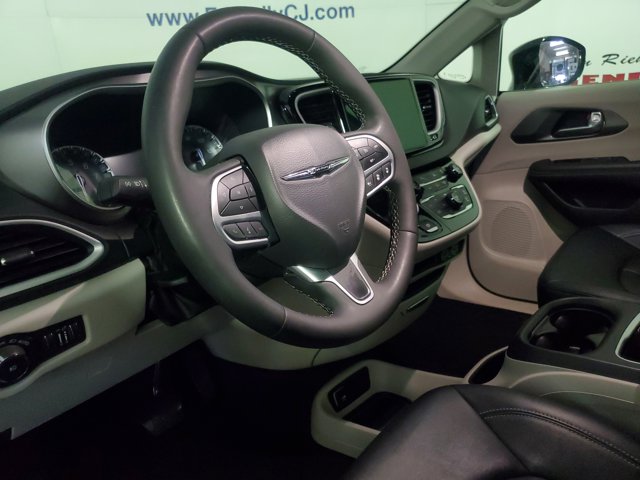 2024 Chrysler Pacifica Touring L - Photo 16